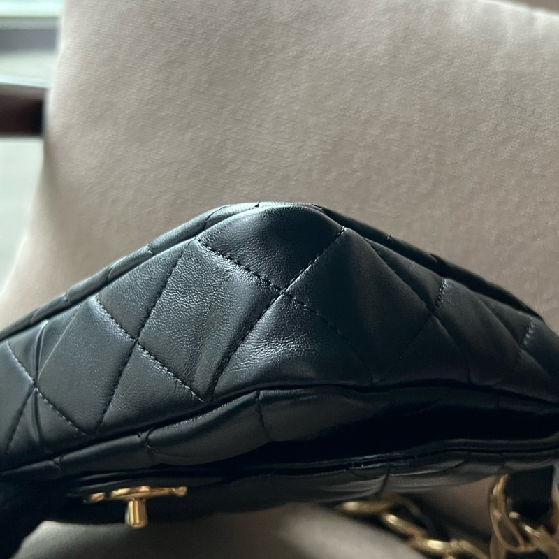 CHANEL 23P 羊皮粗鍊單肩包 粗鏈條腋下包- 黑金-12