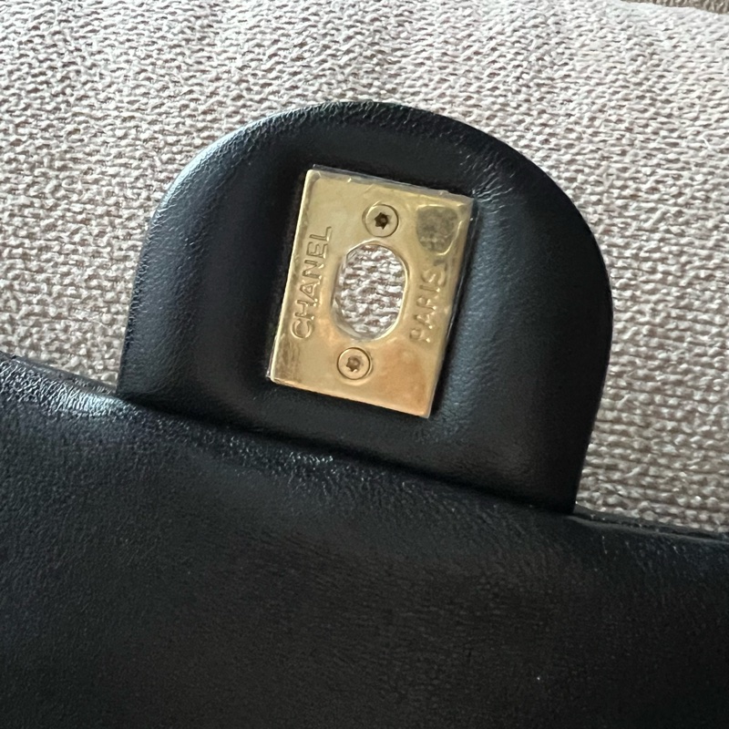 CHANEL 23P 羊皮粗鍊單肩包 粗鏈條腋下包- 黑金-21