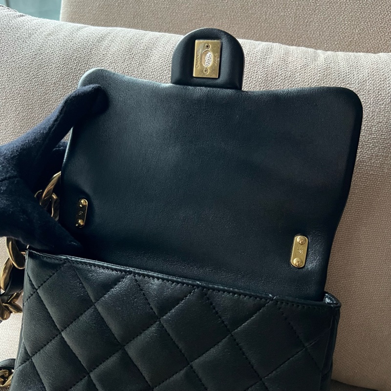 CHANEL 23P 羊皮粗鍊單肩包 粗鏈條腋下包- 黑金-27