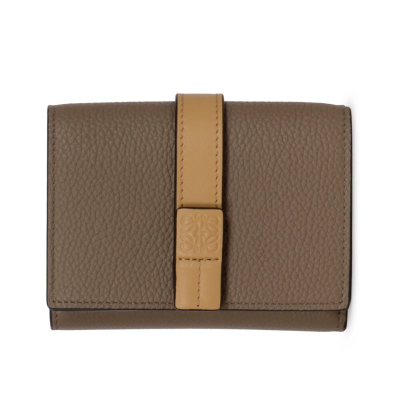 【LOEWE 羅威】Trifold 柔軟粒面小牛皮 三褶 皮夾 中夾 短夾 皮夾 灰褐色 金色-0