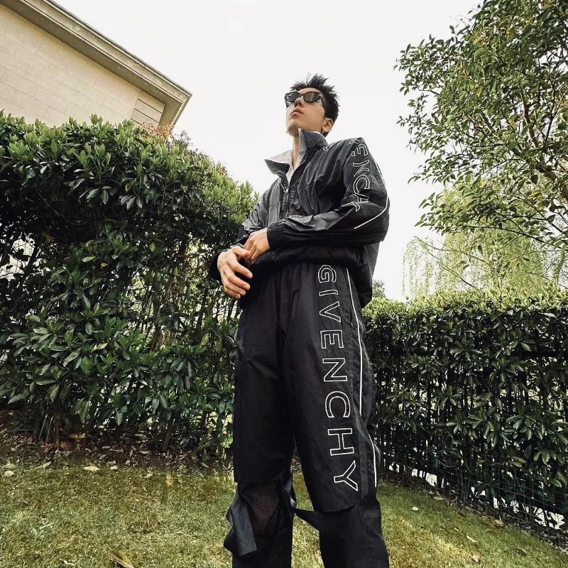 💎Han's house精品服飾💎GIVENCHY 紀梵希刺繡 尼龍風衣外套 加 長褲 套裝 原價105600-3