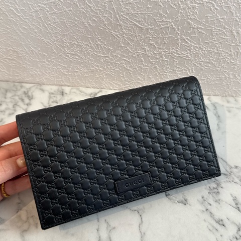 Gucci黑壓紋釦式手拿包/長夾/斜背包