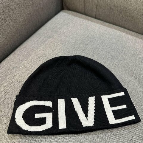 💎Han's house精品服飾💎GIVENCHY 紀梵希 毛帽 意大利製 現貨 原價13600