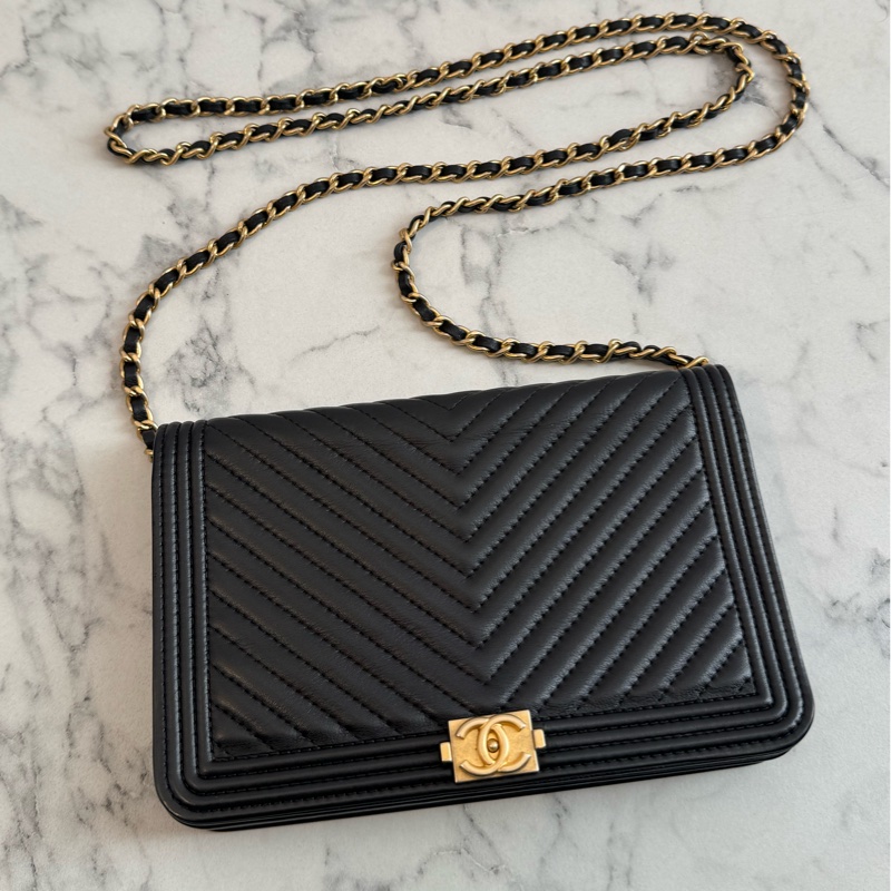 Chanel黑色山形紋金boy woc 必買🫶-0