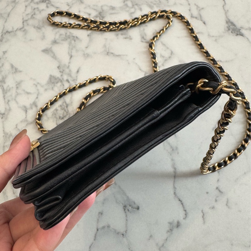Chanel黑色山形紋金boy woc 必買🫶-4