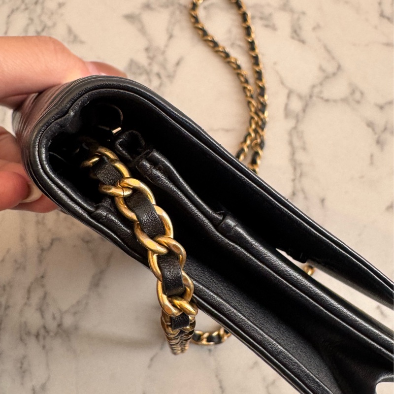 Chanel黑色山形紋金boy woc 必買🫶-12