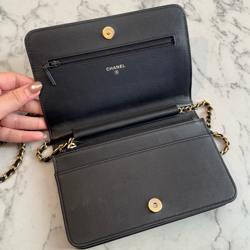 Chanel黑色山形紋金boy woc 必買🫶-15