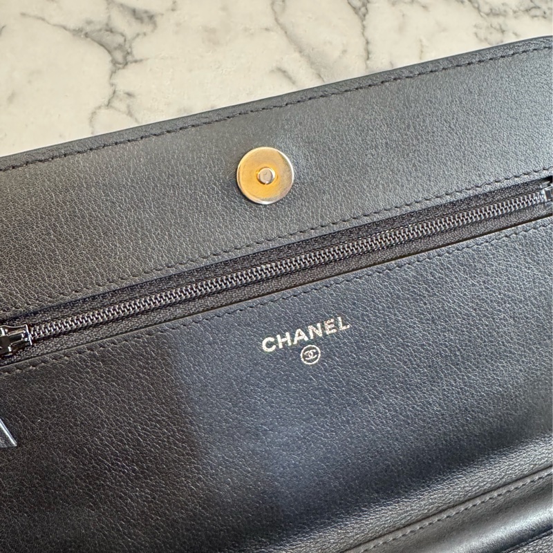Chanel黑色山形紋金boy woc 必買🫶-16