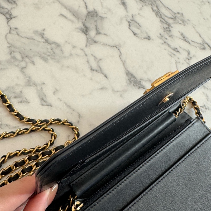 Chanel黑色山形紋金boy woc 必買🫶-18