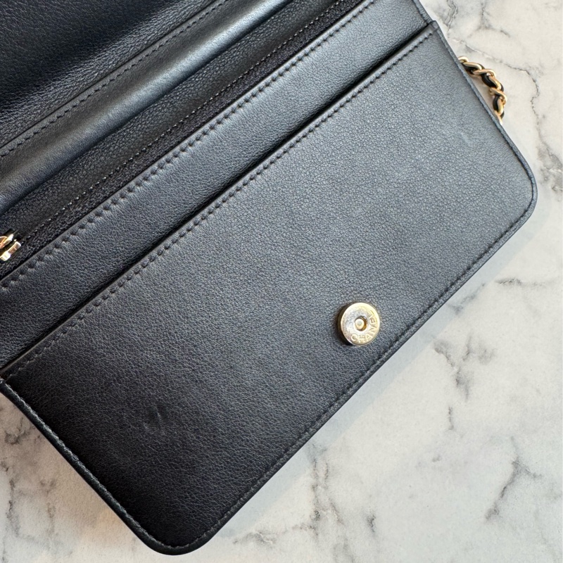 Chanel黑色山形紋金boy woc 必買🫶-24