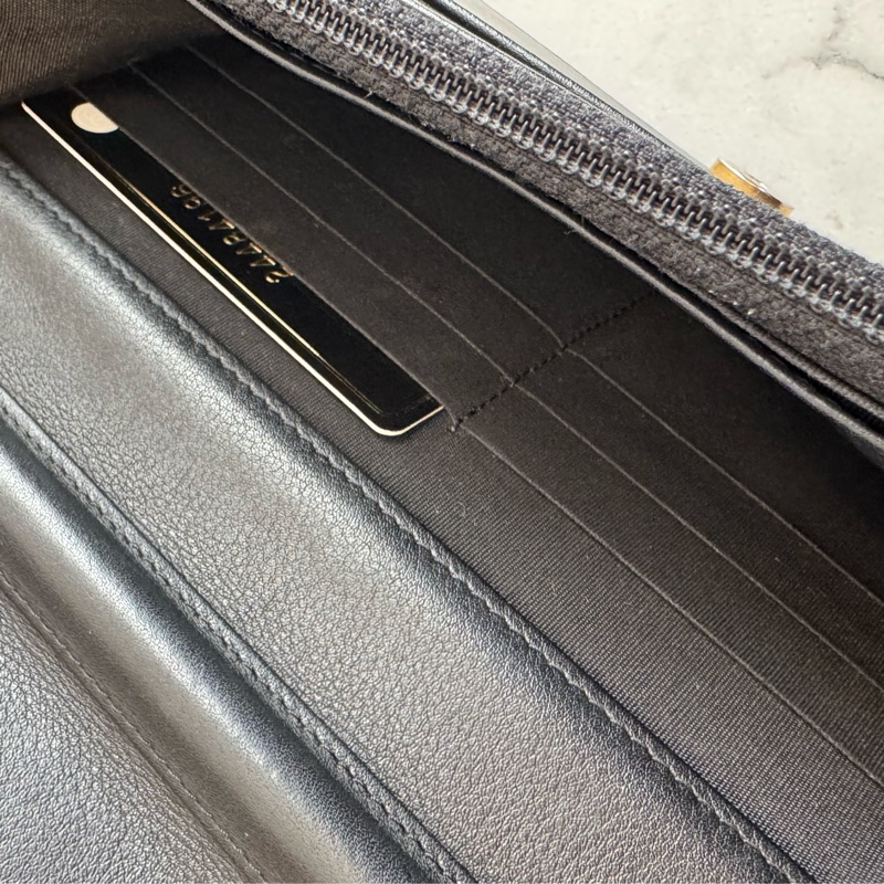 Chanel黑色山形紋金boy woc 必買🫶-29