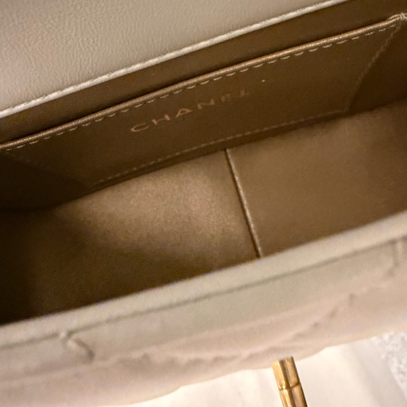 Chanel 24a 手工坊限量款 翻蓋包 字母鏈條coco珍珠包-10