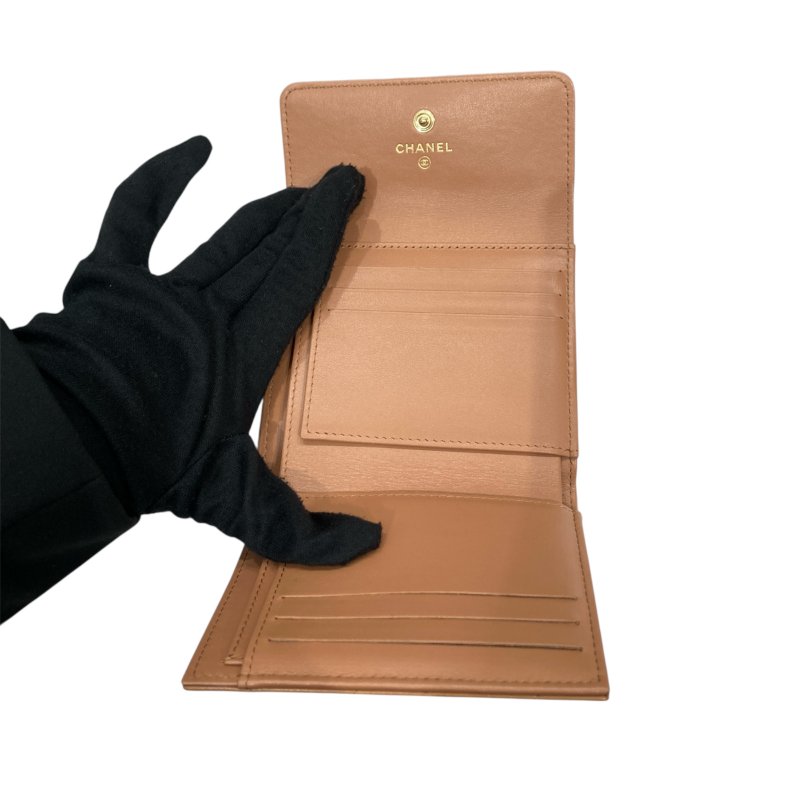 CHANEL 香奈兒 19 三折短夾 小羊皮 焦糖色 金釦-13