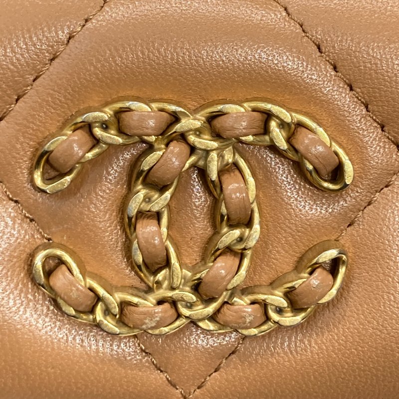 CHANEL 香奈兒 19 三折短夾 小羊皮 焦糖色 金釦-22