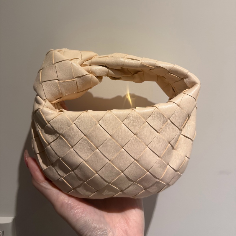 BV 迷你羊皮編織手拿包 養樂多新色 只使用過1-2次-0