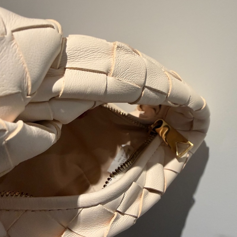 BV 迷你羊皮編織手拿包 養樂多新色 只使用過1-2次-9