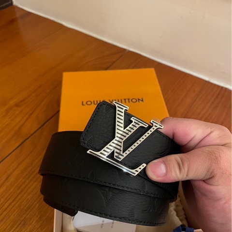 LV 黑壓紋皮革銀LOGO皮帶 110公分