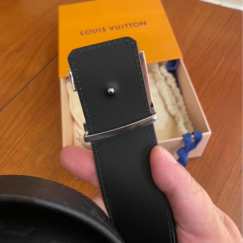 LV 黑壓紋皮革銀LOGO皮帶 110公分-9