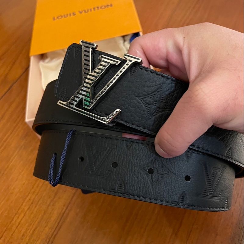 LV 黑壓紋皮革銀LOGO皮帶 110公分-10