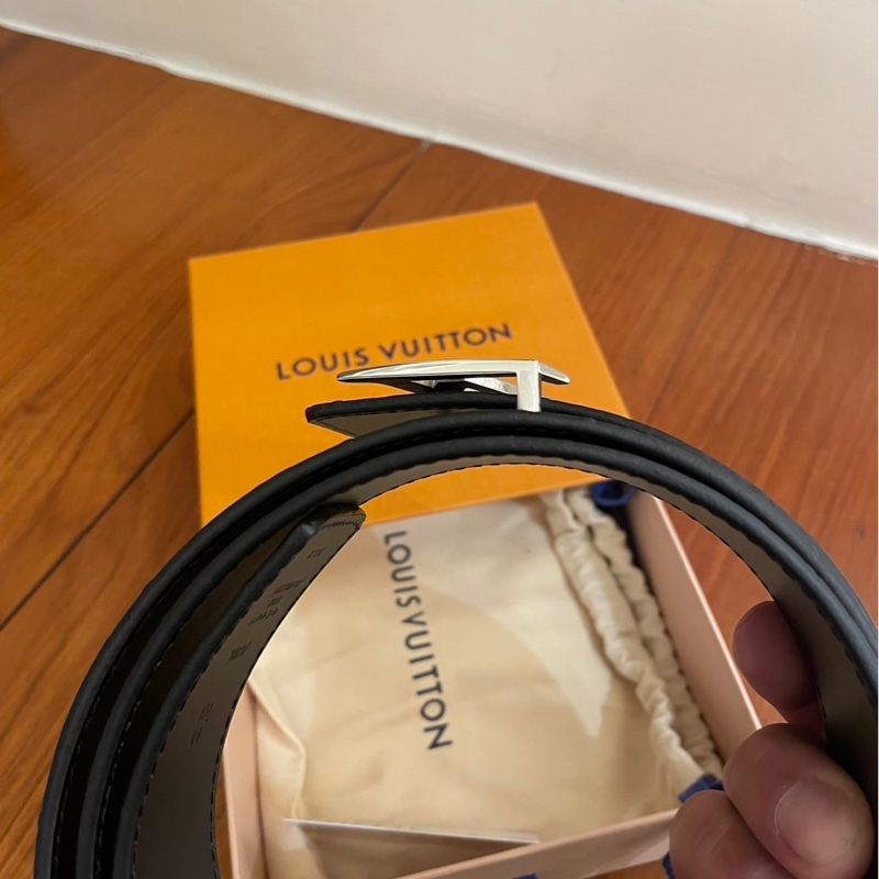 LV 黑壓紋皮革銀LOGO皮帶 110公分-15