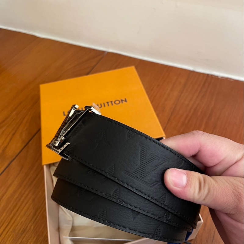 LV 黑壓紋皮革銀LOGO皮帶 110公分-19