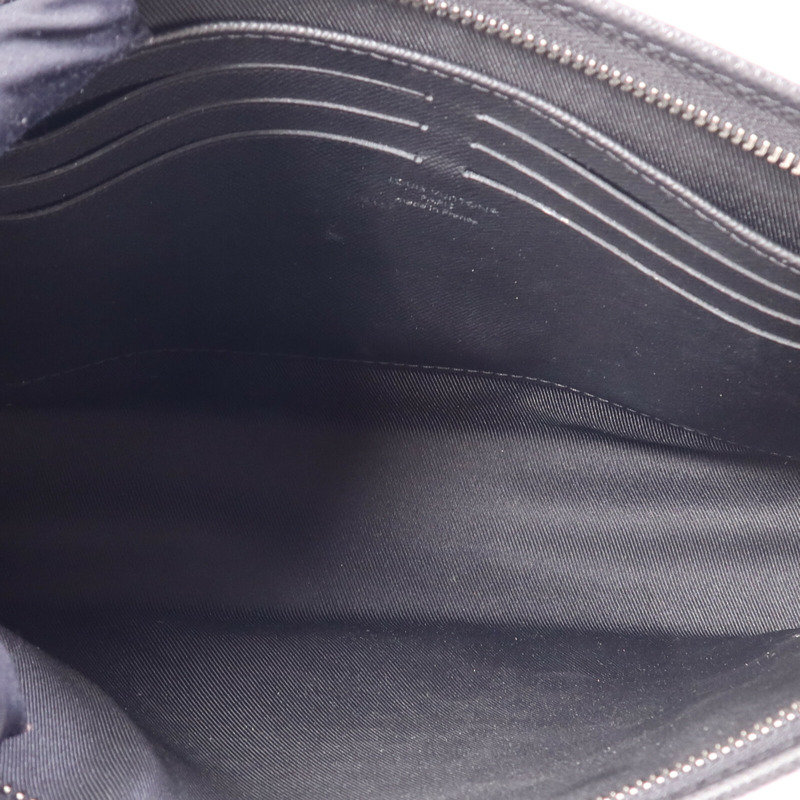 LOUIS VUITTON Taiga Pochette Voyage銀扣手拿包-4