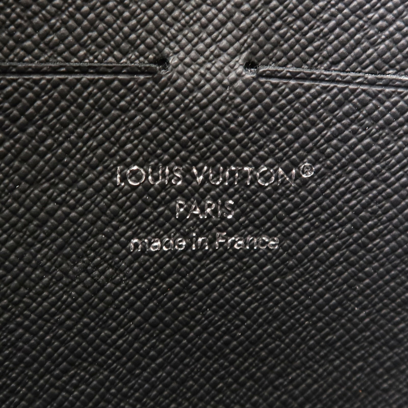 LOUIS VUITTON Taiga Pochette Voyage銀扣手拿包-5