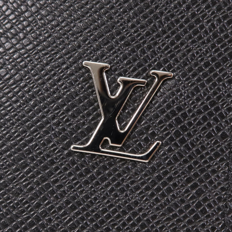 LOUIS VUITTON Taiga Pochette Voyage銀扣手拿包-6