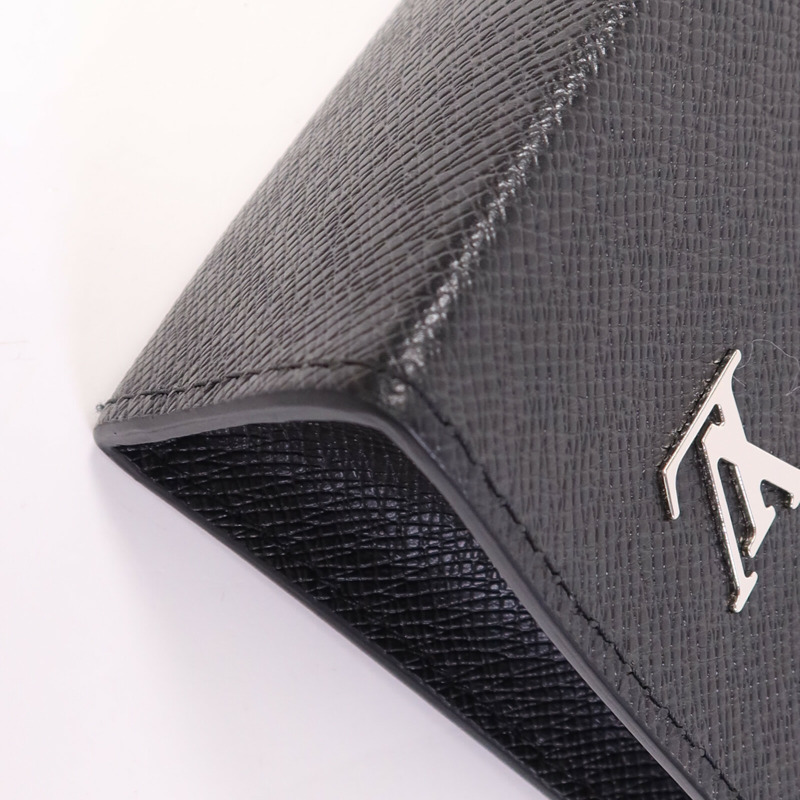 LOUIS VUITTON Taiga Pochette Voyage銀扣手拿包-7