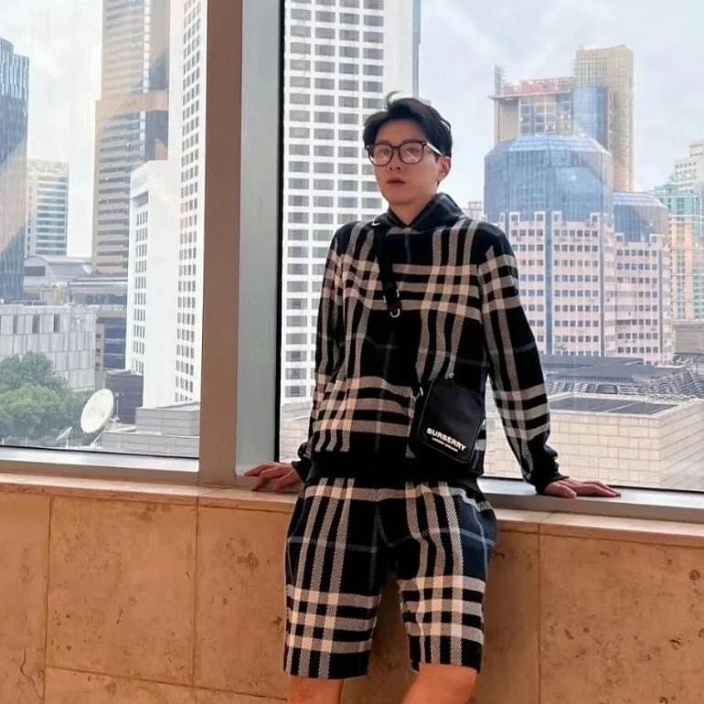 0 💎Han's house精品服飾💎BURBERRY 格紋 帽T 原價38500-2