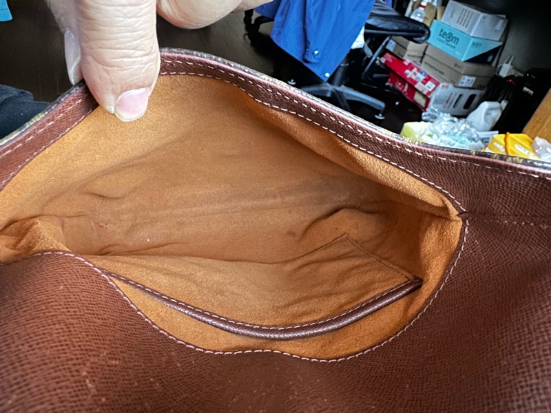 【LOUIS VUITTON】經典原花 Musette Tango PM 王妃包 (M51387) 經典不敗的 LV 王妃包，小巧精緻的 PM 尺寸非常適合日常出門！簡約的翻蓋設計配上標誌性的 Monogram 帆布，是女孩們必入手的經典入門款。-15