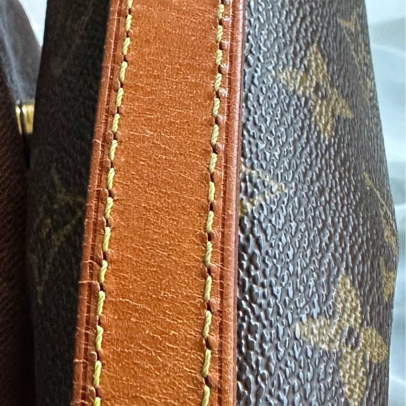 【LOUIS VUITTON】經典原花 Musette Tango PM 王妃包 (M51387) 經典不敗的 LV 王妃包，小巧精緻的 PM 尺寸非常適合日常出門！簡約的翻蓋設計配上標誌性的 Monogram 帆布，是女孩們必入手的經典入門款。-25