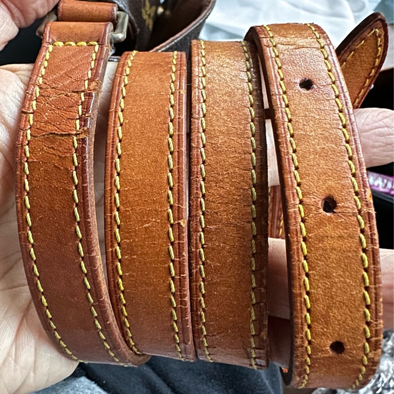 【LOUIS VUITTON】經典原花 Musette Tango PM 王妃包 (M51387) 經典不敗的 LV 王妃包，小巧精緻的 PM 尺寸非常適合日常出門！簡約的翻蓋設計配上標誌性的 Monogram 帆布，是女孩們必入手的經典入門款。-33