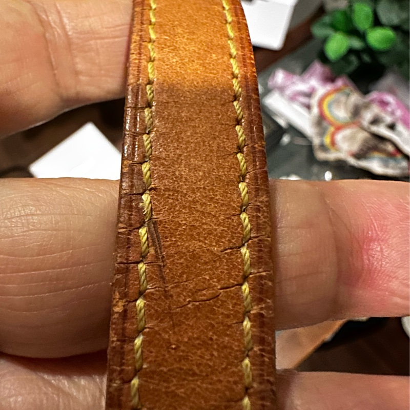 【LOUIS VUITTON】經典原花 Musette Tango PM 王妃包 (M51387) 經典不敗的 LV 王妃包，小巧精緻的 PM 尺寸非常適合日常出門！簡約的翻蓋設計配上標誌性的 Monogram 帆布，是女孩們必入手的經典入門款。-38