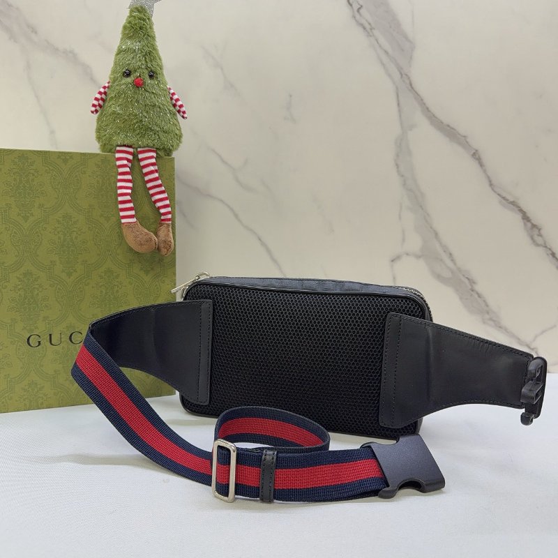 GUCCI GG Supreme 胸腰包-1