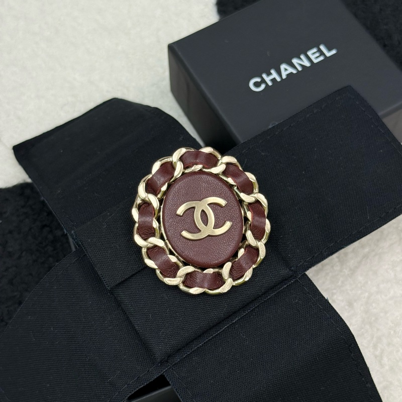 全新現貨Chanel 16B大皮穿鏈條胸針-1