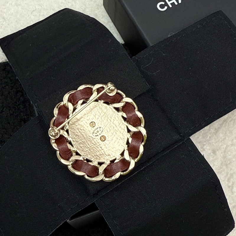 全新現貨Chanel 16B大皮穿鏈條胸針-2