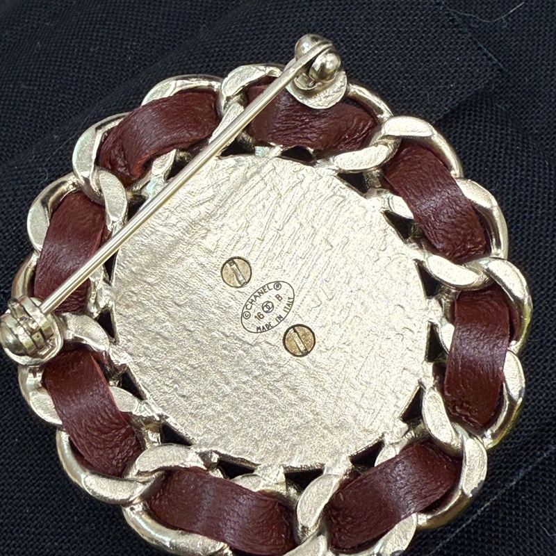 全新現貨Chanel 16B大皮穿鏈條胸針-3