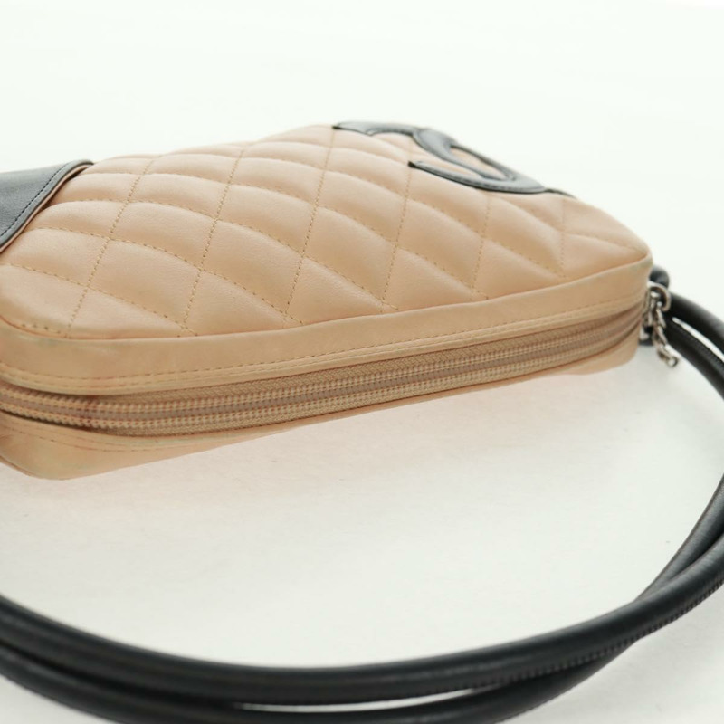 【日本直送】香奈兒 Cambon 系列絎縫肩背包,米色皮革,銀色雙C標誌,貨號 163616V-5