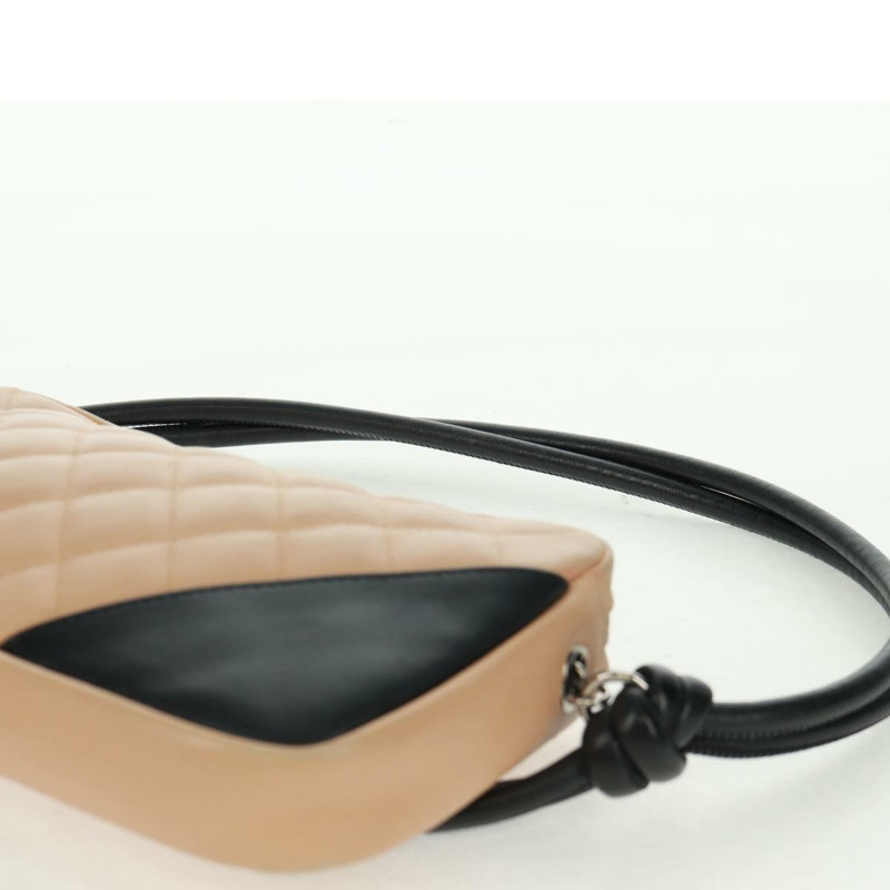 【日本直送】香奈兒 Cambon 系列絎縫肩背包,米色皮革,銀色雙C標誌,貨號 163616V-7