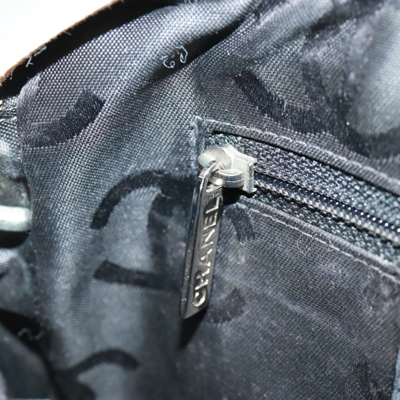 【日本直送】香奈兒 Cambon 系列絎縫肩背包,米色皮革,銀色雙C標誌,貨號 163616V-18