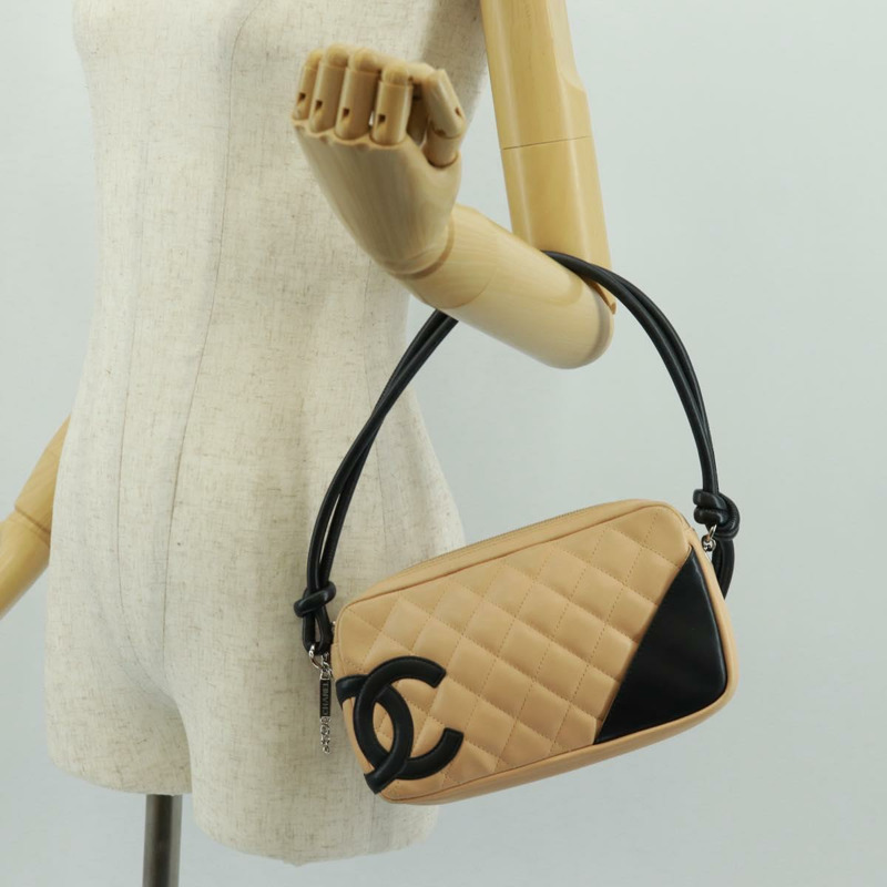 【日本直送】香奈兒 Cambon 系列絎縫肩背包,米色皮革,銀色雙C標誌,貨號 163616V-22