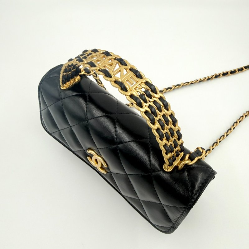 CHANEL  -  黑色金釦簍空字母手把菱格手機包╻MINI-5