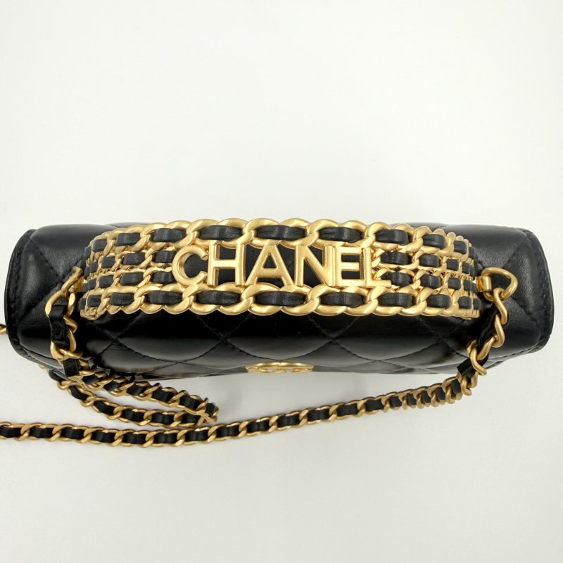 CHANEL  -  黑色金釦簍空字母手把菱格手機包╻MINI-15