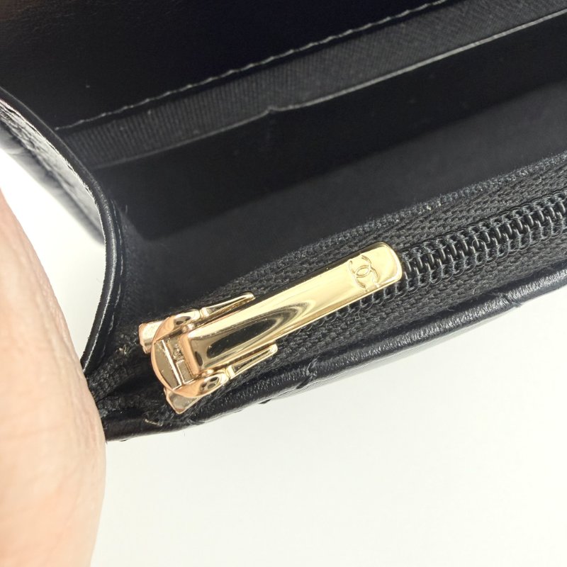 CHANEL  -  黑色金釦簍空字母手把菱格手機包╻MINI-22