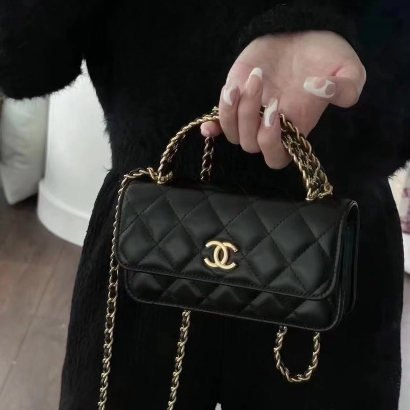 CHANEL  -  黑色金釦簍空字母手把菱格手機包╻MINI-0