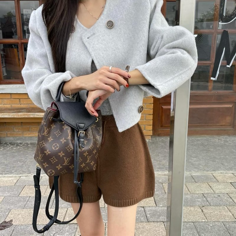 Louis Vuitton - 原花拼黑色牛皮下蓋磁吸束口Montsouris BB後背包-8