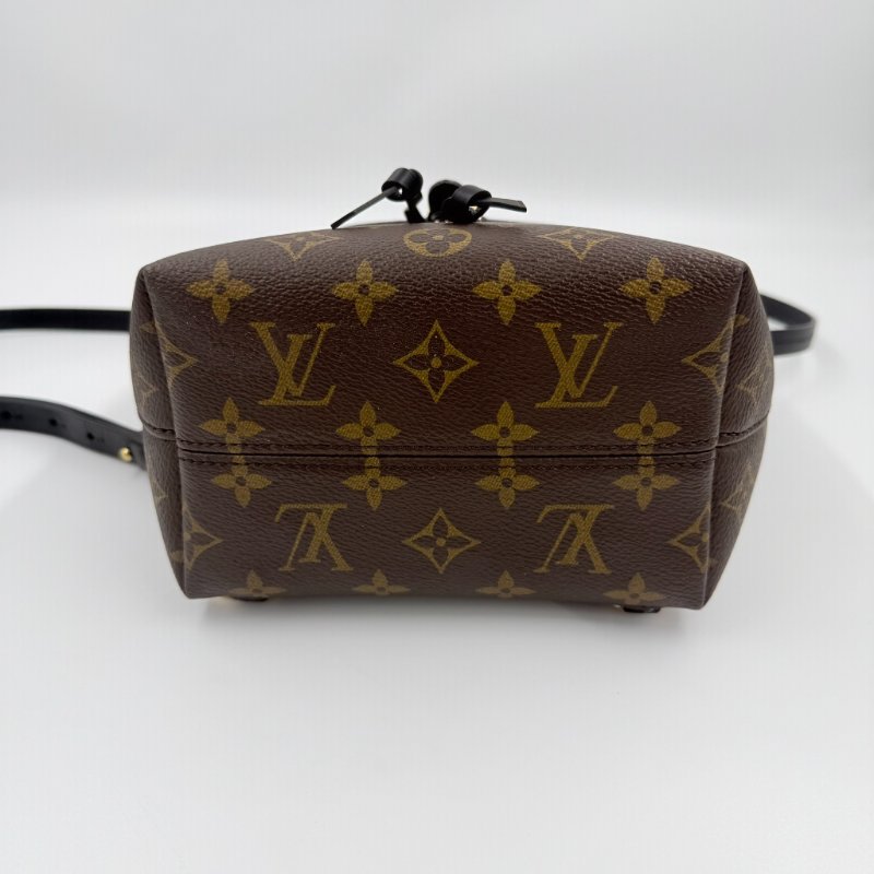 Louis Vuitton - 原花拼黑色牛皮下蓋磁吸束口Montsouris BB後背包-10