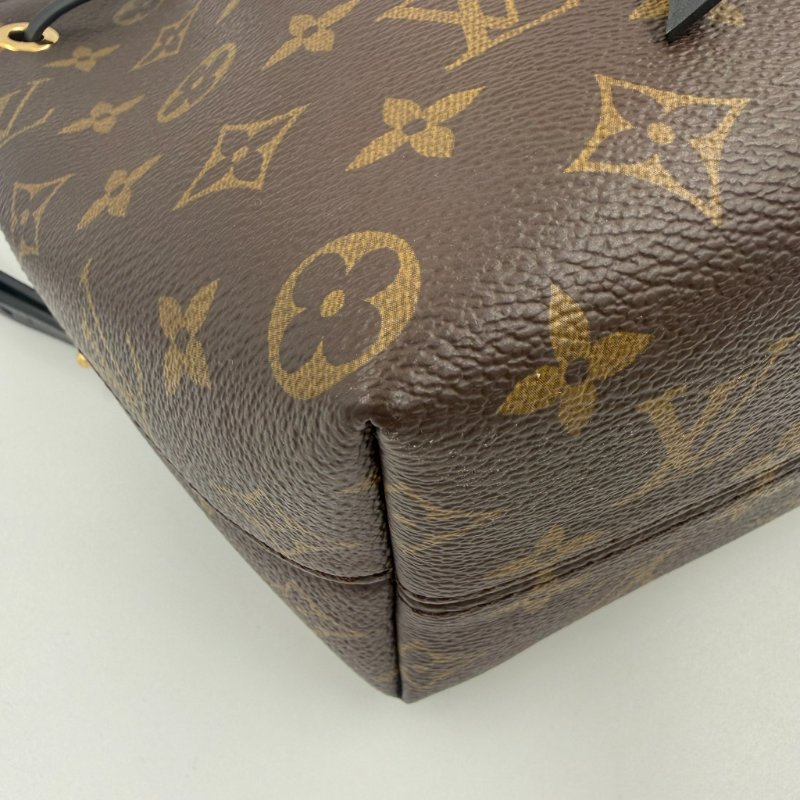Louis Vuitton - 原花拼黑色牛皮下蓋磁吸束口Montsouris BB後背包-11