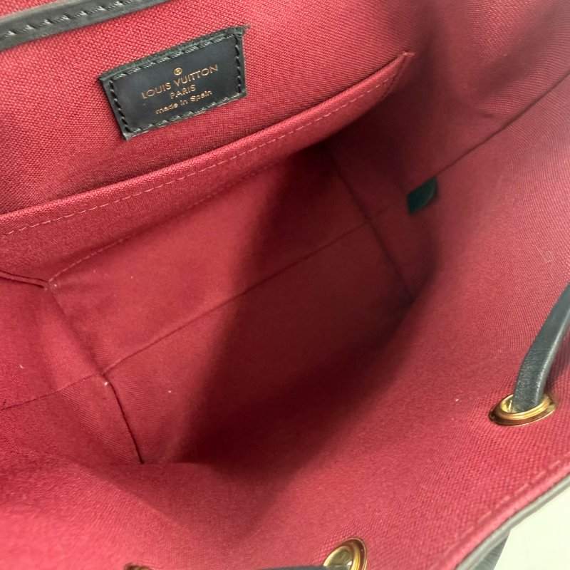 Louis Vuitton - 原花拼黑色牛皮下蓋磁吸束口Montsouris BB後背包-15